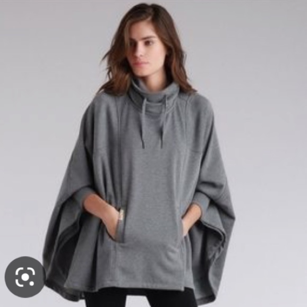 NWOT Ugg Pinchot port poncho